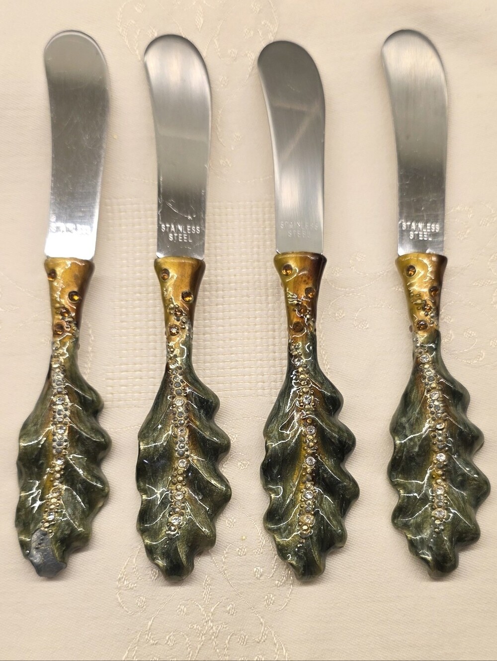 Vintage Bombay Jeweled Green Leaf Cheese Spreaders Set of 4 Holiday 6.5"